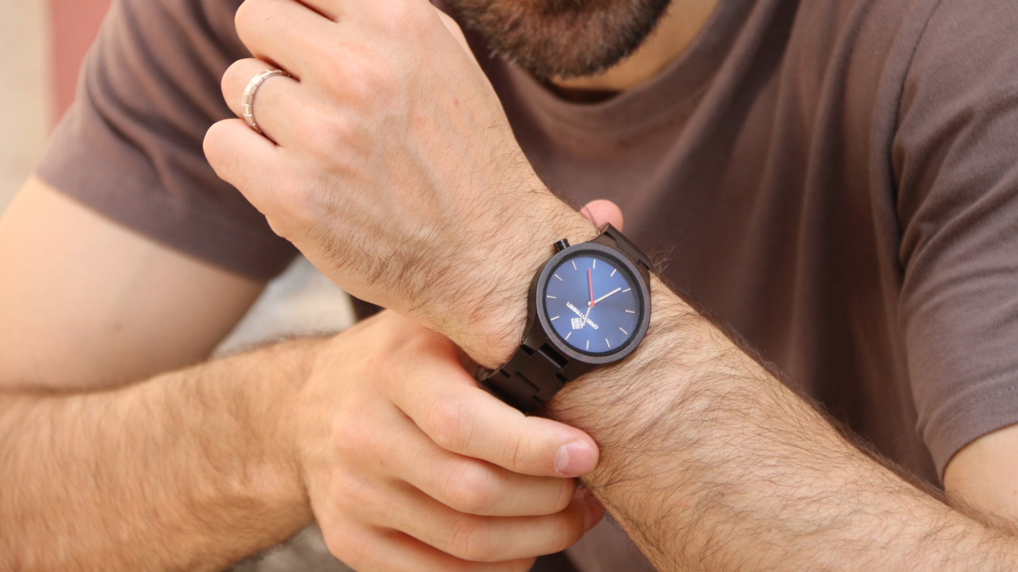 Do you know the benefits of wearing a wooden watch?
